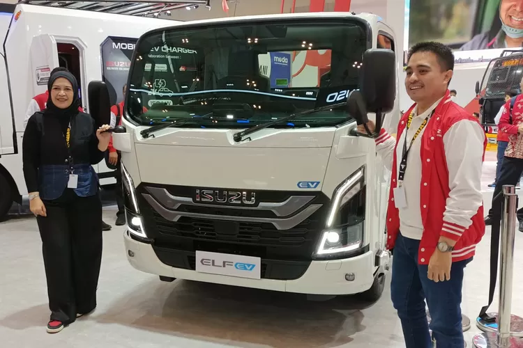 Isuzu Perkenalkan ELF EV Di Pameran GIIAS Komitmen Dukung Kendaraan