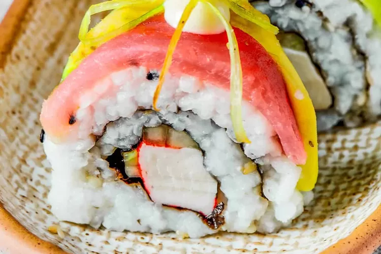 Sushi Roll Rainbow Keindahan Dan Kelezatan Dalam Setiap Potongan Nya