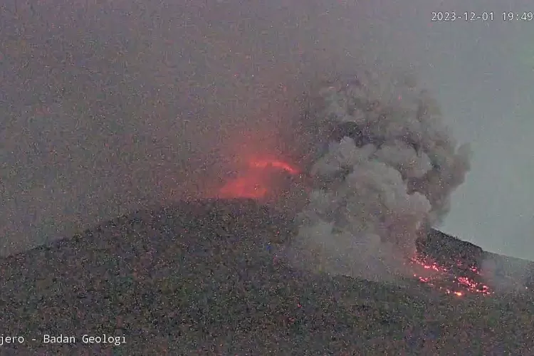 Gunung Merapi Kembali Erupsi Abu Vulkanik Sampai Ke Boyolali Dan