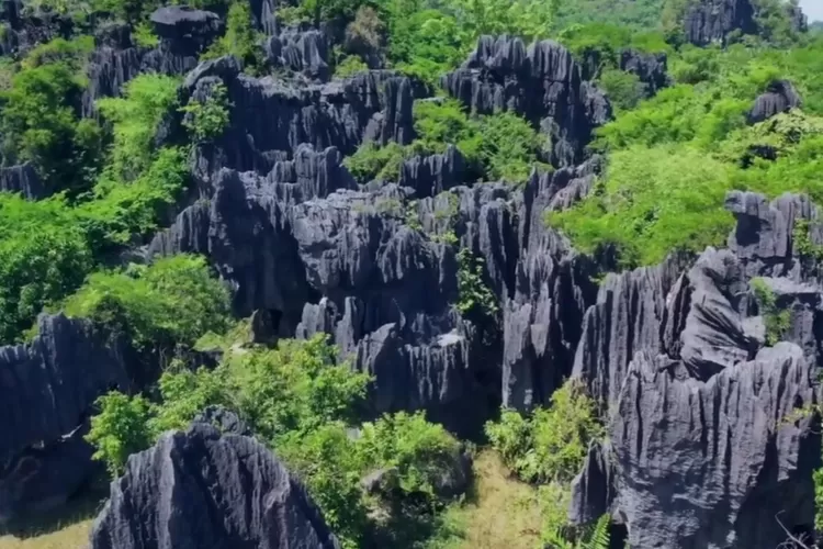 Tempat Ini Dulunya Adalah Dasar Laut Sekarang Jadi Karst Terpanjang