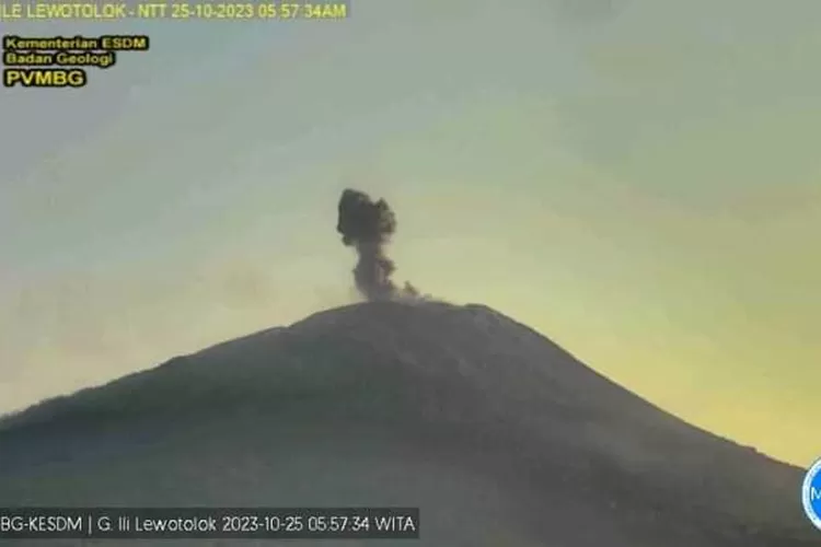 Gunung Ile Lewotolok Di Lembata Ntt Kembali Meletus Tinggi Kolom Abu