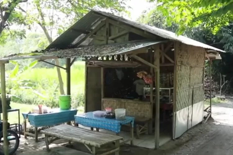 Berani Sendirian Warung Kopi Terpencil Di Atas Gunung Mojokerto Ini