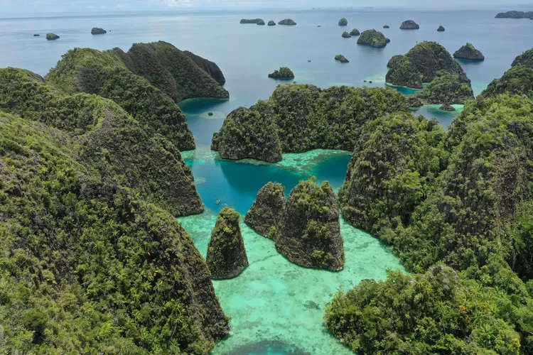 Raja Ampat Versi Low Budget Ini Pantai Di Jawa Timur Yang Punya