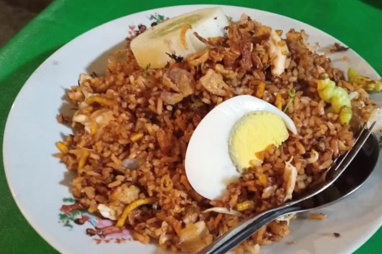 Berburu Kuliner Malam Di Surabaya Nasi Goreng Jawa Pakdhe Huda Yang