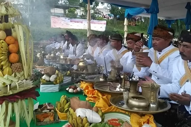 Mengenal Tradisi Yadnya Kasada Upacara Adat Masyarakat Suku Tengger