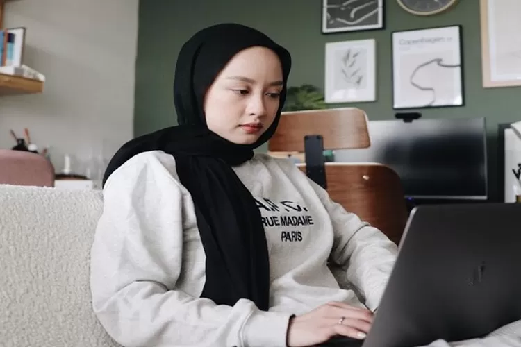 Profil Lengkap Gita Savitri Devi Sang Youtuber Berani Yang Menggetarkan Publik Notif Indonesia