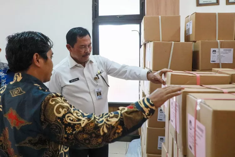 Pj Gubernur Jateng Cek Gudang Penyimpanan Logistik Pemiliu 2024 Di Kota