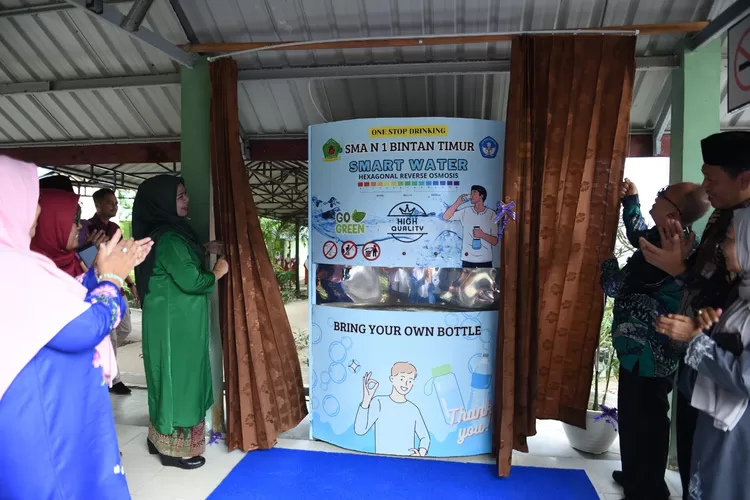 Kampanye Sekolah Sehat Dewi Ansar Resmikan Program Air Minum Sehat Dan