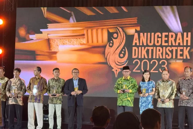 Luar Biasa Unisma Malang Raih Gold Winner Dalam Anugerah Diktiristek