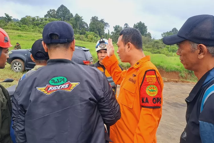 Orang Tersesat Di Gunung Pangrango Bogor Jawa Barat Tim Penyelamat