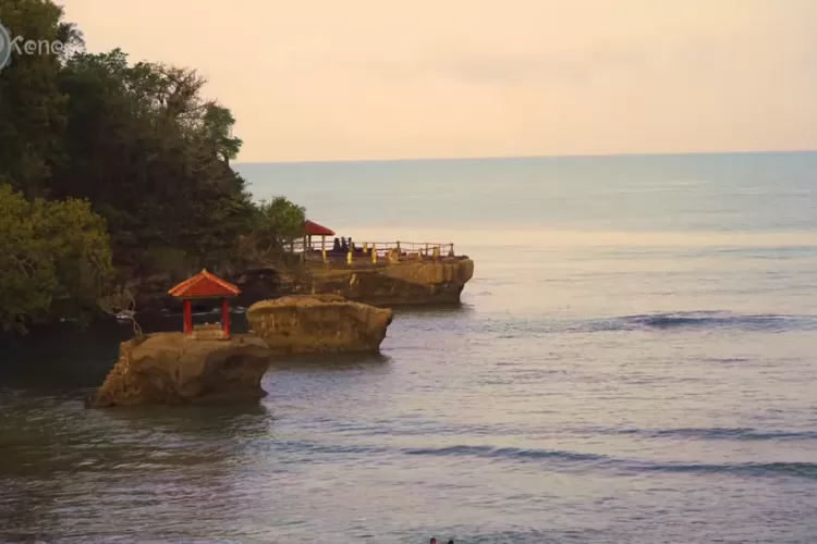 Pantai Karang Bolong Permata Tersembunyi Di Banten Urban Garut