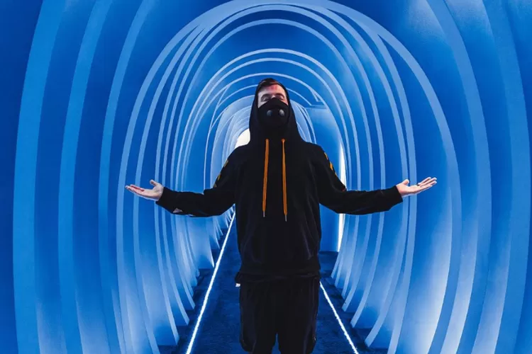 Lirik Lagu Terbaru Alan Walker Who I Am Kolaborasi Putri Ariani Dan