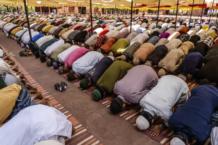 Hukum Sholat Tarawih Di Bulan Ramadan Dan Jumlah Rakaat Yang Dianjurkan