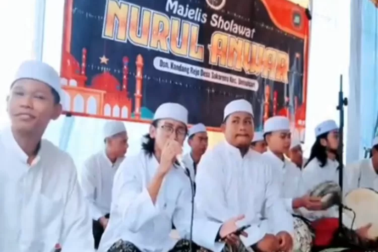 Suara Merdu Majelis Nurul Anwar Lontong Tahu Lontong Sate Simak Lirik