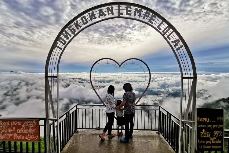 Asli Keren Banget 5 Destinasi Wisata Negeri Di Atas Awan Paling