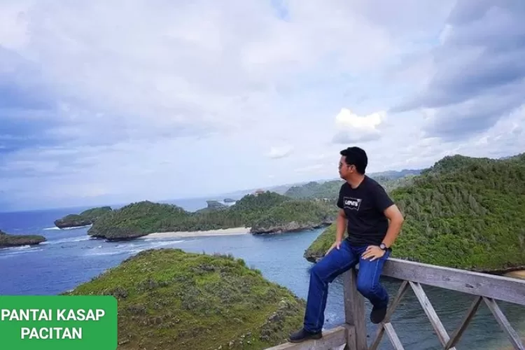 Petualang Menikmati Indahnya Pantai Kasap Dijuluki Raja Ampatnya