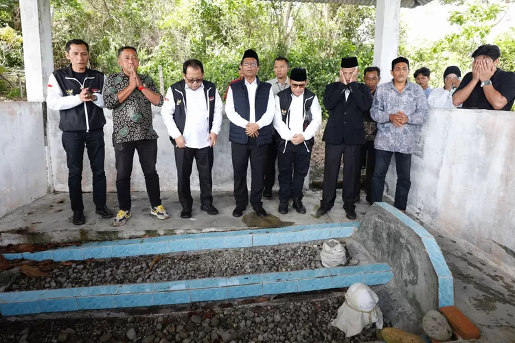 Mahfud MD Sempatkan Ziarah Ke Makam Ulama Aceh Saat Kampanye Hari