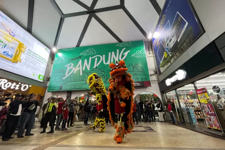 Stasiun Kai Daop Bandung Gelar Festival Barongsai Pojok Satu