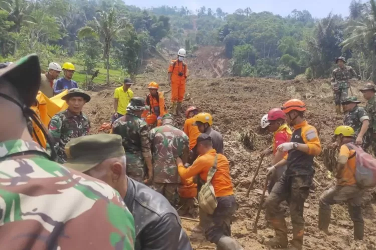 TIM SAR Kembali Temukan 3 Korban Longsor Di Cipongkor Bandung Barat