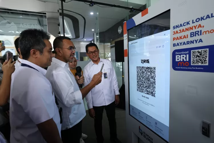 Bri Dan Kementerian Bumn Resmikan Vending Machine Pertama Yang Jual