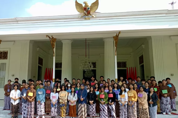 Pelajari Sejarah Bangsa Siswa Sma Pl Yogya Keliling Istana Gedung