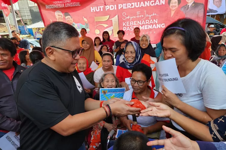 Masih Perayaan HUT PDIP Hasto Blusukan Dan Tanam Pohon Di Rusun Tanah