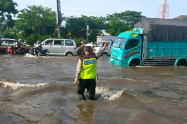 Waspada Banjir Rob Ancam Jakarta Juli Bpbd Dki Beri