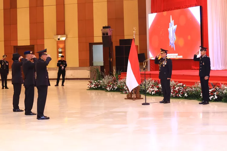 Jelang Pilpres 2024 Presiden Jokowi Anugerahi 209 Personel Polri