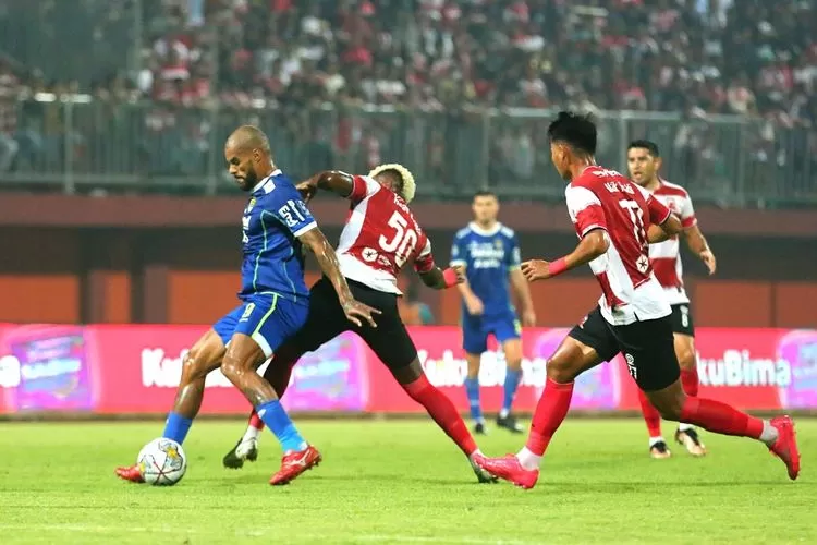 Daftar Susunan Pemain Persib Bandung Vs Madura United Marck Klok Out