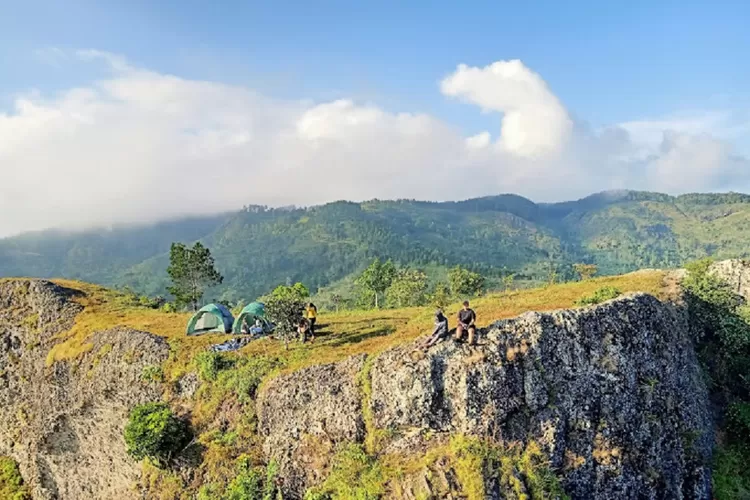 Indahnya Berbuka Puasa Di Atas Gunung Gajah Ponorogo Dengan Ketinggian