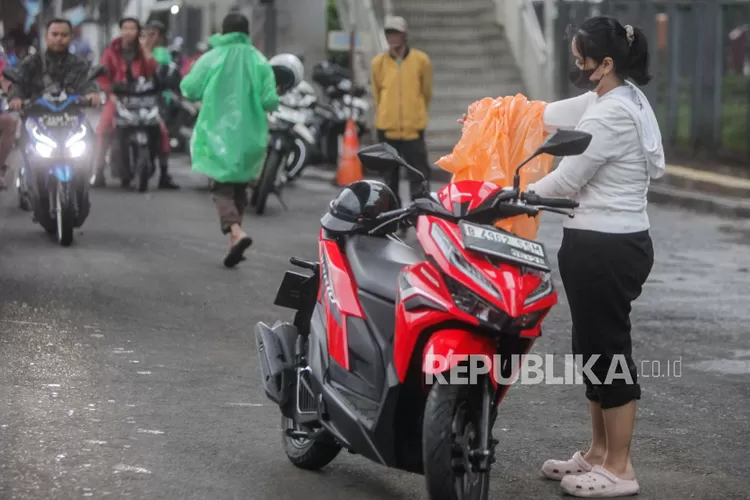 Prakiraan Cuaca Jabodetabek Jakarta Waspada Hujan Petir Magenta