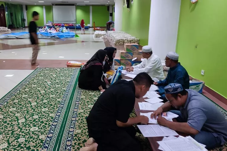 Masjid Agung Tanah Grogot Salurkan Zakat Fitrah Untuk 2 887 Mustahik