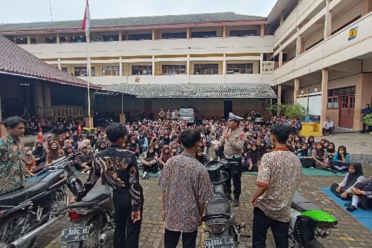 Edukasi Tertib Lalu Lintas Dan Keselamatan Berkendara Satlantas Polres