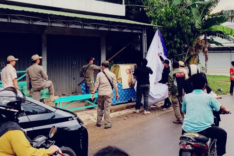 Ini Alasan Bawaslu HSU Tertibkan Puluhan Spanduk Dan Baliho Caleg