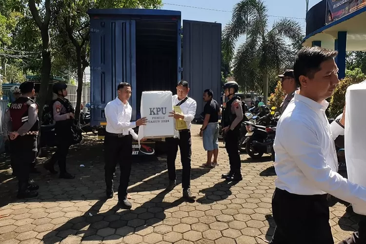 Simulasi Pendistribusian Logistik Oleh KPU Batang Persiapan Penting