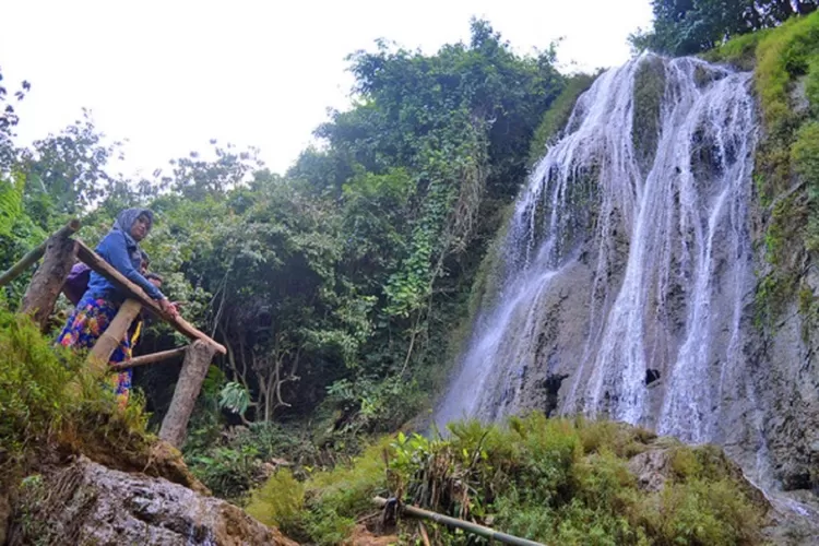 Pesona Air Terjun Gulingan Destinasi Wisata Alam Paling Menarik Di