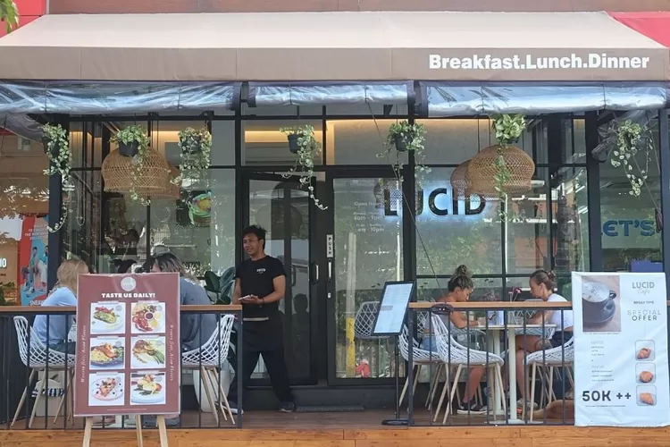 Berada Di Jalan Raya Kampus Unud Jimbaran Lucid Cafe Sajikan Makanan