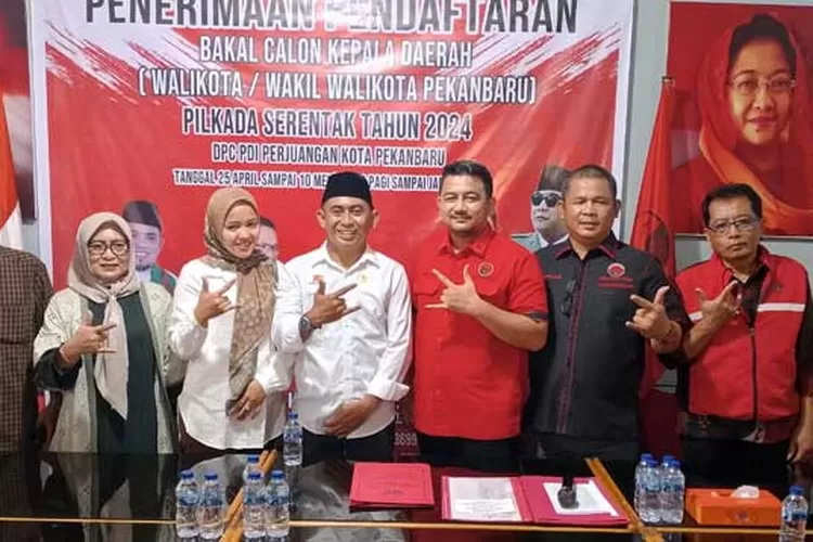 Maju Pilwako Pekanbaru Kharisman Risanda Serahkan Formulir Pendaftaran