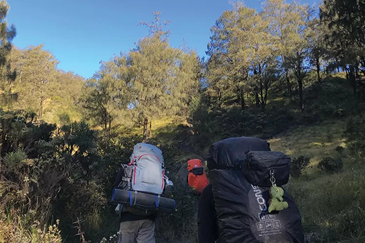 Warga Solo Tertarik Mendaki Gunung Lawu Via Candi Cetho Berikut