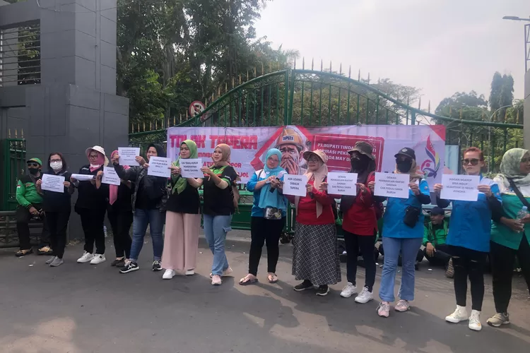 Aliansi Buruh Kabupaten Bogor Kompak Demo Tagih Janji Pj Bupati Dan