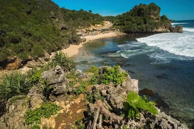 Liburan Seru Di Pantai Nguyahan Destinasi Favorit Keluarga Di