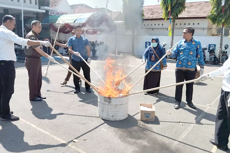 Kejari Pati Musnahkan Barang Bukti Kasus Pidana Ada Sabu Hingga Kartu