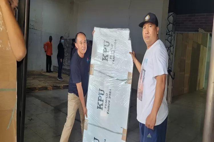 KPU Tabanan Terima Kiriman Bilik Suara Pemilu Kontrak Gudang Bekas