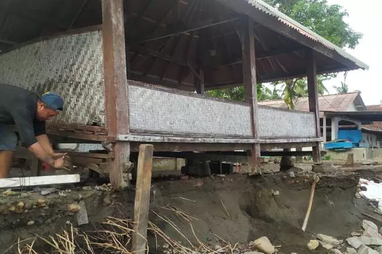 Ikuti Anggaran Dari Pemerintah Pusat Pembangunan Senderan Pantai