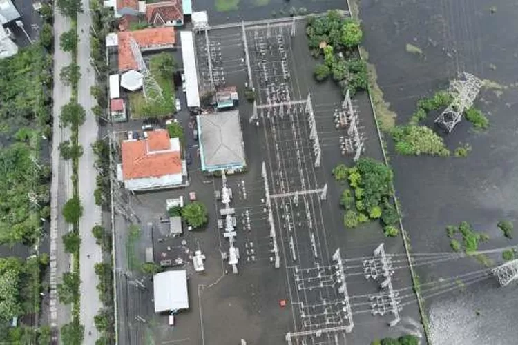 Pln Siagakan Personel Amankan Pasokan Listrik Di Pantura Yang Dikepung