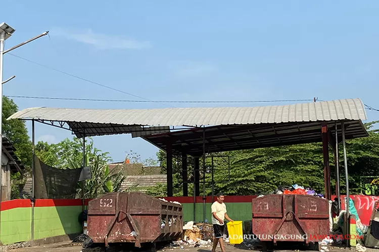 Warga Keluhkan Bau Busuk Muncul Di Jalan Kacapiring Kota Blitar Dlh