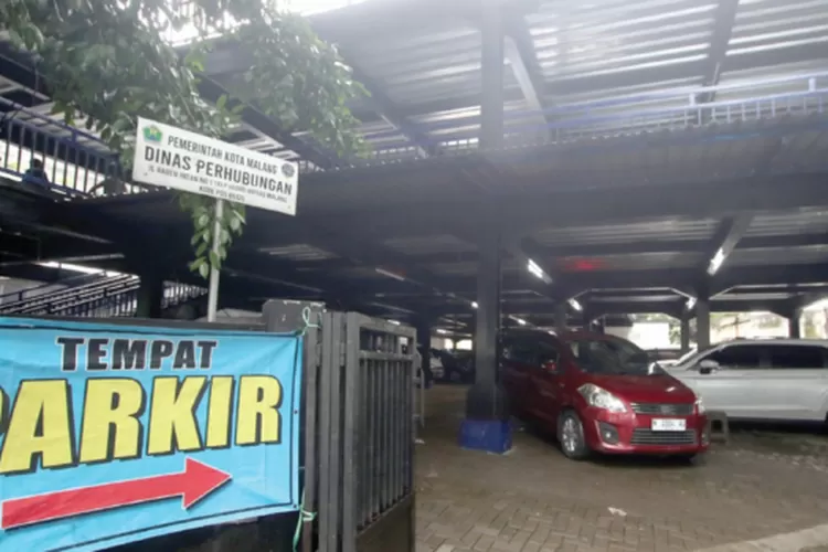 Mobil Dominasi Pengguna Parkir Gratis Kajoetangan Radar Malang