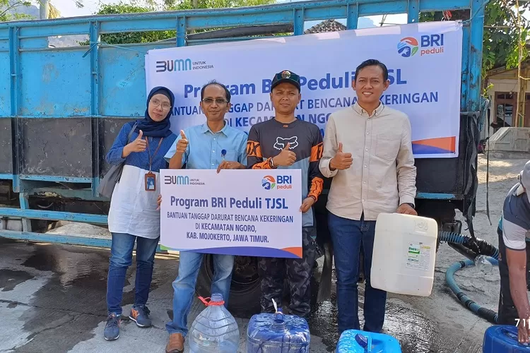 BRI Cabang Mojokerto Salurkan 52 500 Liter Air Bersih Ke Desa Terdampak