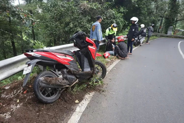 Rem Blong Wisatawan Terluka Di Jalur Pacet Cangar Kabupaten Mojokerto