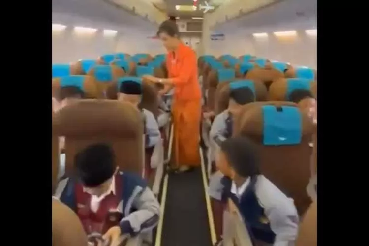 Viral Siswa Siswi SD Study Tour Naik Pesawat Garuda Indonesia Radar Tuban